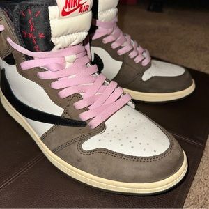 Jordan one retro Travis Scott